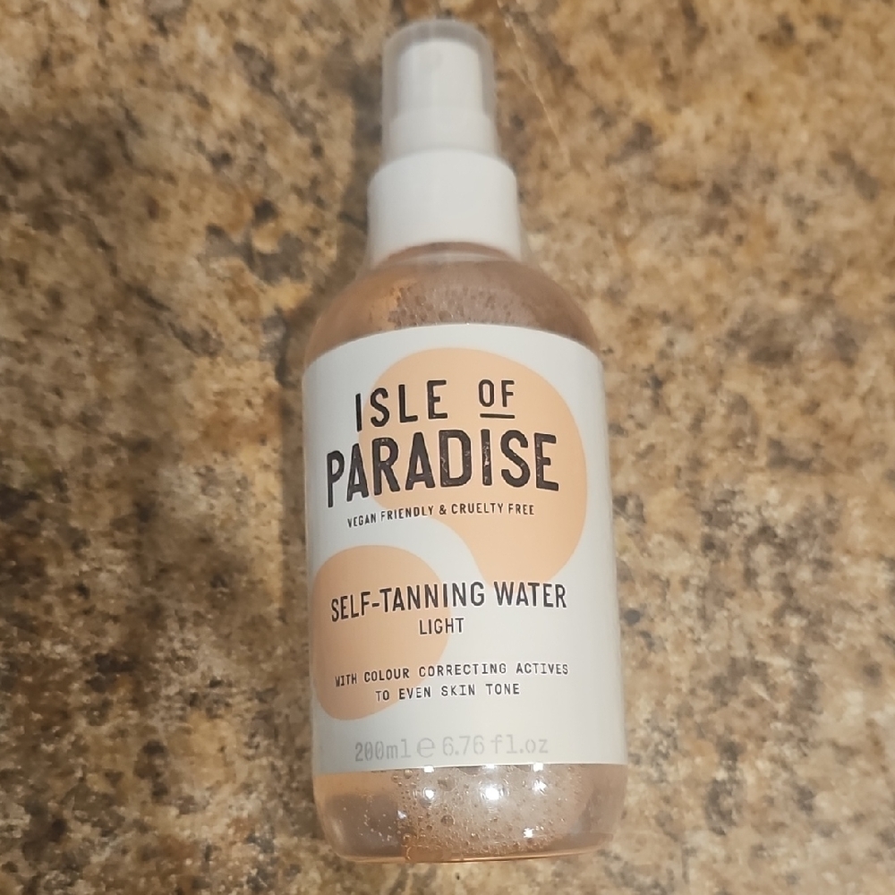 Isle of Paradise Light Self-Tanning Water — Peach & White Bottle